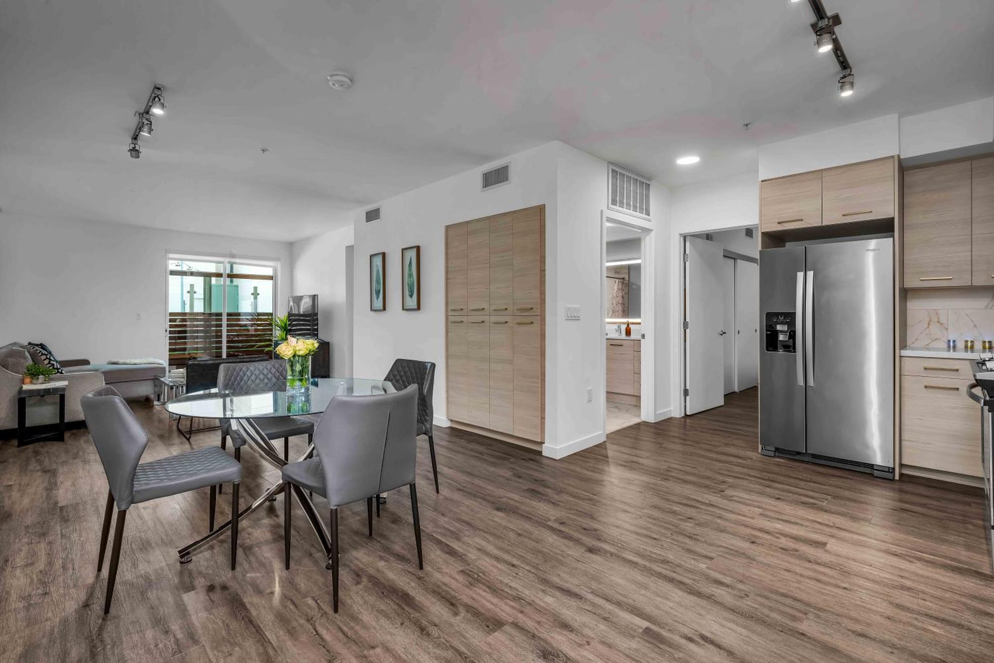 Apartment Santa Monica With Pool And