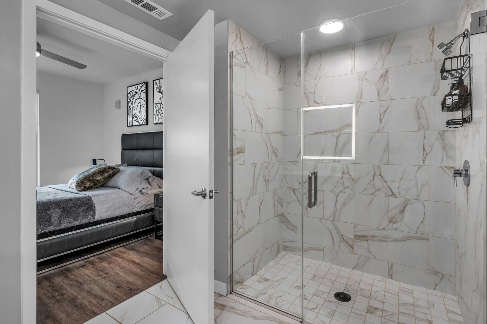 Santa Monica With Pool And Apartment *